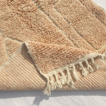Wynona - Beige Beni Ourain Accent Rug with Carved Diamond and Rectangular Relief - Small Moroccan Berber Carpet | 3'5"x4'9" Ft | 104x144 cm - OunizZ