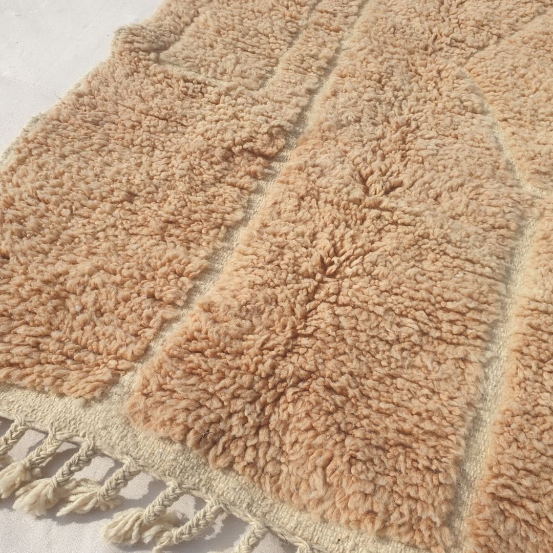 Wynona - Beige Beni Ourain Accent Rug with Carved Diamond and Rectangular Relief - Small Moroccan Berber Carpet | 3'5"x4'9" Ft | 104x144 cm - OunizZ