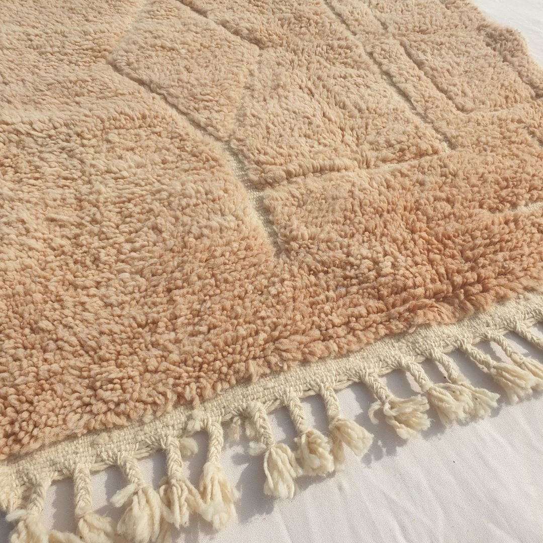 Wynona - Beige Beni Ourain Accent Rug with Carved Diamond and Rectangular Relief - Small Moroccan Berber Carpet | 3'5"x4'9" Ft | 104x144 cm - OunizZ