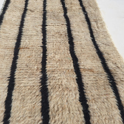 Zinala - Beige Moroccan Runner Rug Beni Ourain | Authentic Berber Hallway runner | 2'23x10'93 ft | 68x333 cm - OunizZ