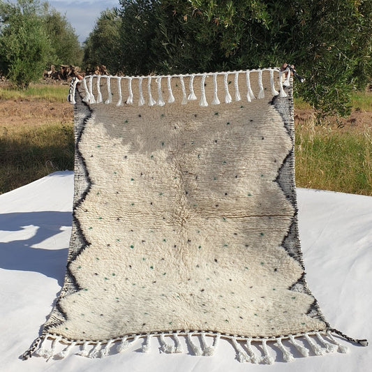 Benti - BENI OUARAIN Moroccan White Rug for Bedroom | Moroccan High Pile Area Rug Berber Authentic Wool | 5'2x3'6 Ft | 157x109 cm - OunizZ