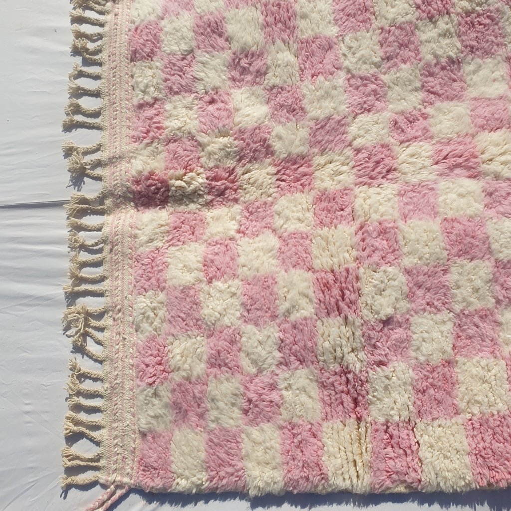 Dama | Checkered Moroccan Rug Pink Beni Ouarain | 8'5x5 Ft | 2,60x1,54 m | Handmade with 100% Authentic wool - OunizZ