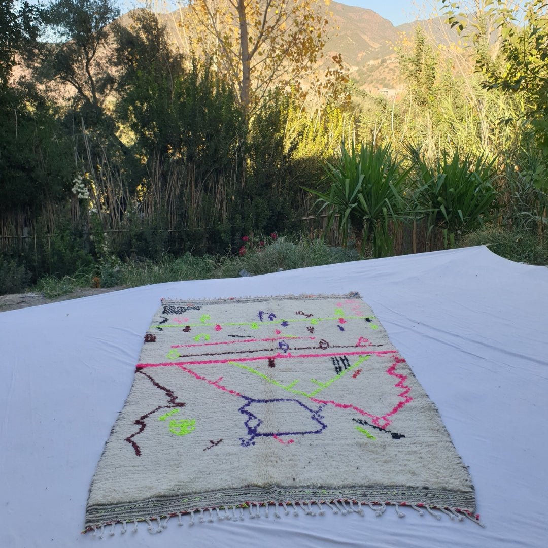 Lowla - Moroccan Rug Boujaad | Colorful Authentic Berber Handmade Bedroom Rug | 7'90x4'89 Ft | 2,41x1,49 m - OunizZ