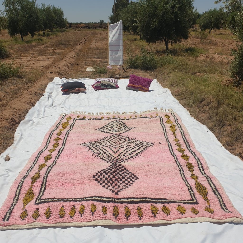 Moroccan Rug Pink Boujaad | 9'4x6'7 Ft | 2,88x2 m | SIMIWARDA | 100% wool handmade - OunizZ