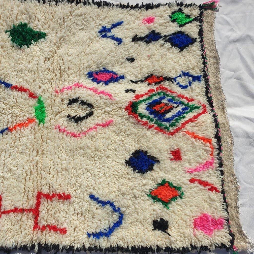 White Azilal Moroccan Rug | Vintage Moroccan Rug | Vintage Berber Rug | Moroccan Area Rug | Authentic Handmade Moroccan Wool Rug | 4'8x3'3 ft - OunizZ