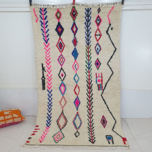 White Azilal Moroccan Rug | Vintage Moroccan Rug | Vintage Berber Rug | Moroccan Area Rug | Authentic Handmade Moroccan Wool Rug | 8'2x4'7 ft - OunizZ