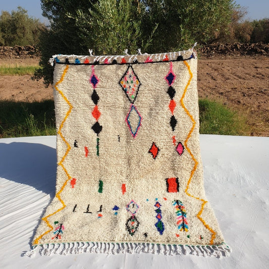 White Moroccan Rug Azilal | Authentic Handmade Moroccan Wool Rug | Berber Moroccan Rug for bedroom | 208x142 cm | 6'82x4'66 ft - OunizZ