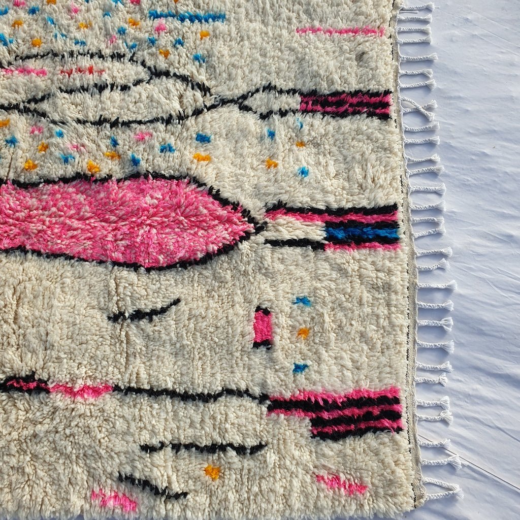 White Moroccan Rug Azilal | Authentic Handmade Moroccan Wool Rug | Berber Moroccan Rug for bedroom | 256x148 cm | 8'40x5'12 ft - OunizZ