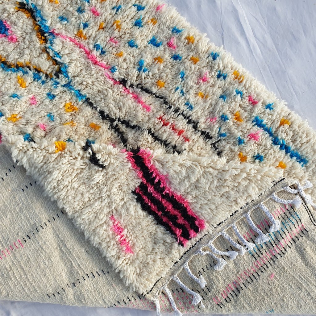 White Moroccan Rug Azilal | Authentic Handmade Moroccan Wool Rug | Berber Moroccan Rug for bedroom | 256x148 cm | 8'40x5'12 ft - OunizZ